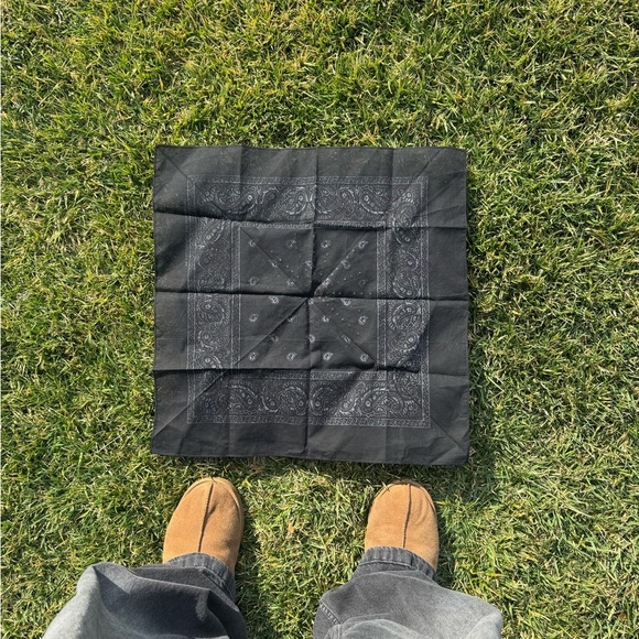 ZARA Black Paisley Bandana NWOT - Picture 2 of 2